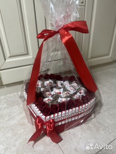 Подарок из киндер шоколада