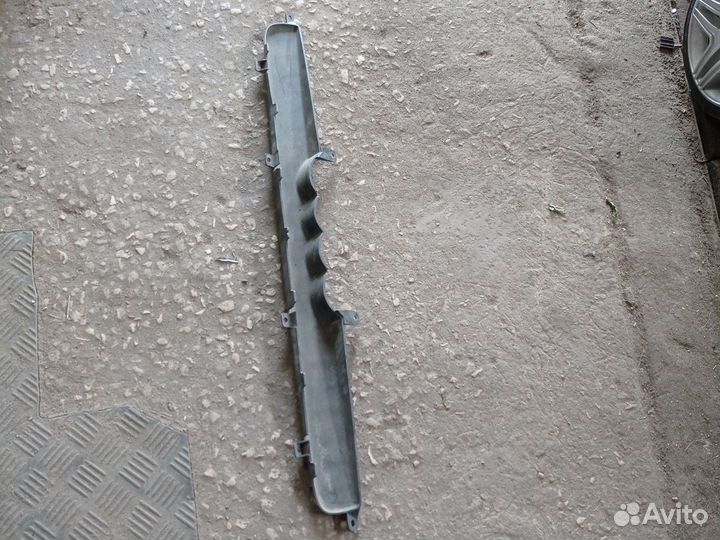 Audi Q 5 кронштейн решетки радиатора