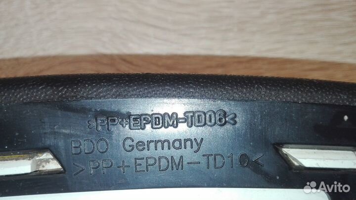 Поворотник в бампер правый желтый Volkswagеn B6