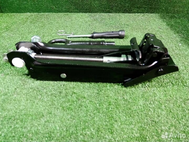 Домкрат Volkswagen Golf 6 cavd (1.4T) 2009