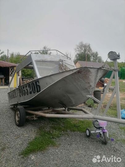 Моторная лодка