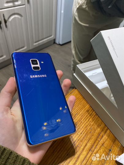 Samsung Galaxy A8 (2018), 4/32 ГБ