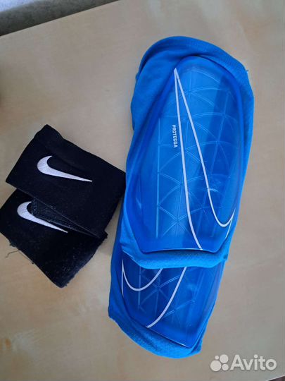 Футбольные щитки