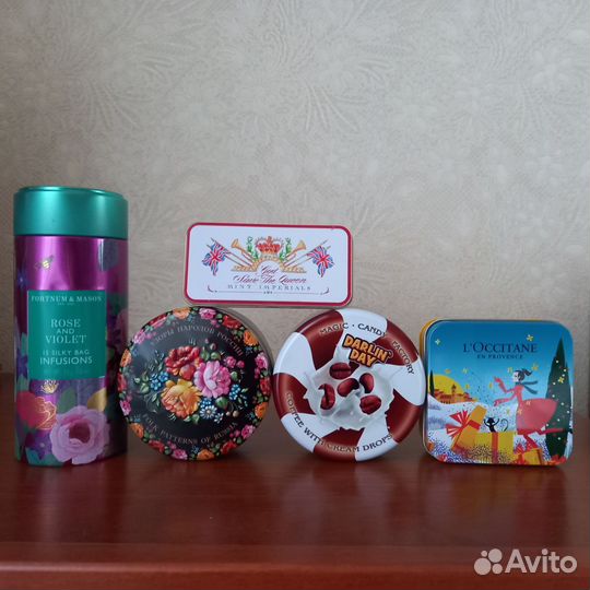 Красивые жестяные банки