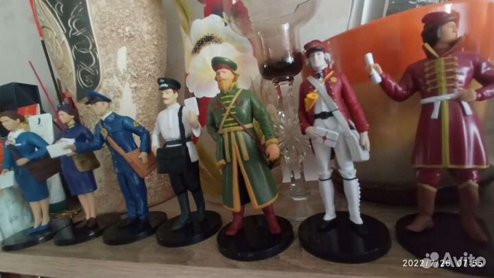 Фигурка почтальона