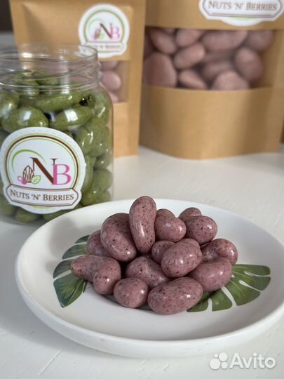 Орехи и ягоды в бельгийском шоколаде и йогурте