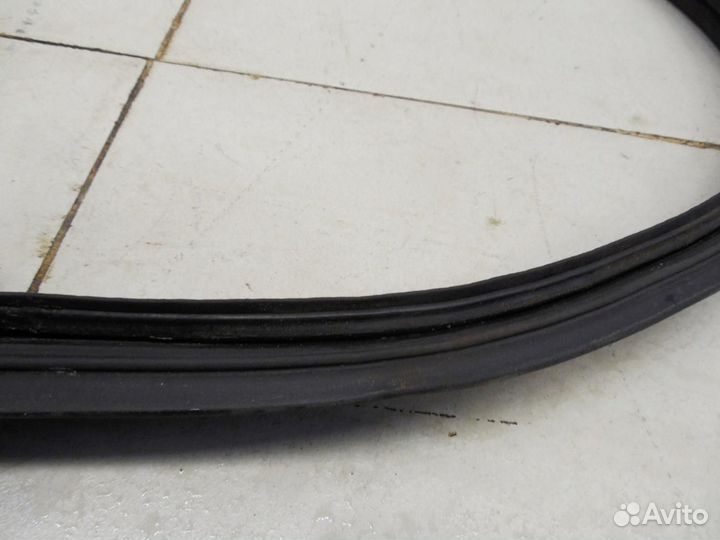 Уплотнитель багажника Corolla E15 2006-2013