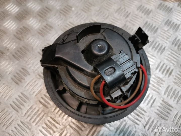 Моторчик отопителя LADA largus