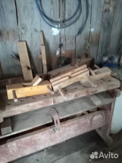 Тиски дедовские и деревянный верстак
