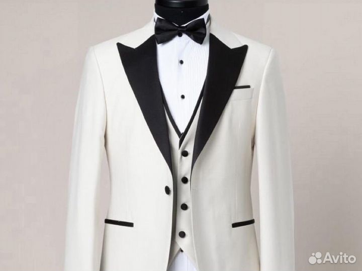 Мужской смокинг белый свадебный