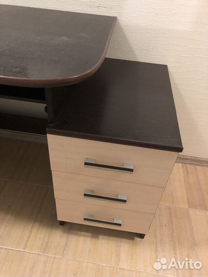 Компьютерный стол + шкаф