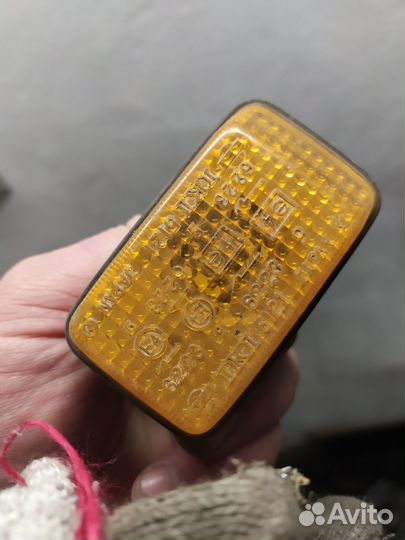 Поворотник боковой на авто Nissan Sunny