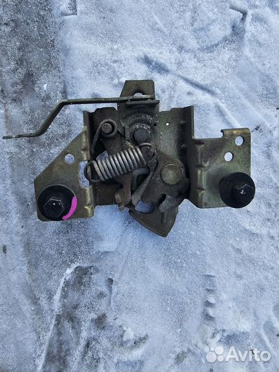 Замок капота ford fiesta