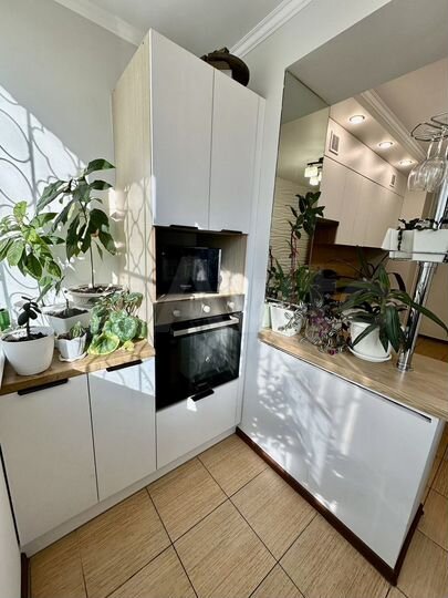 4-к. квартира, 77 м², 1/10 эт.