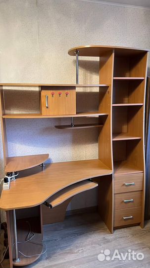 Компьютерный стол бу в хорошем состоянии