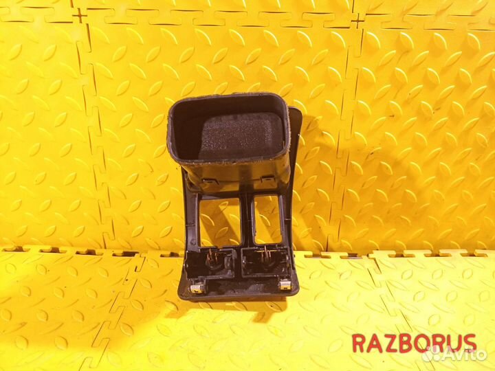 Дефлектор обдува салона прав. Toyota Corolla E100