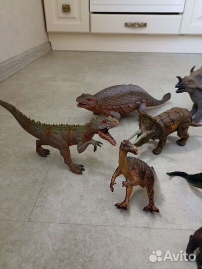 Динозавры игрушки