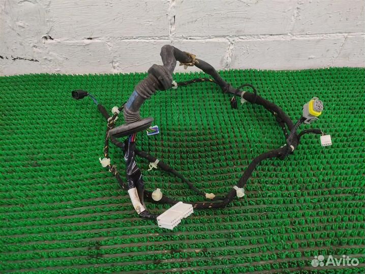 Проводка двери передней правой Mitsubishi Space S