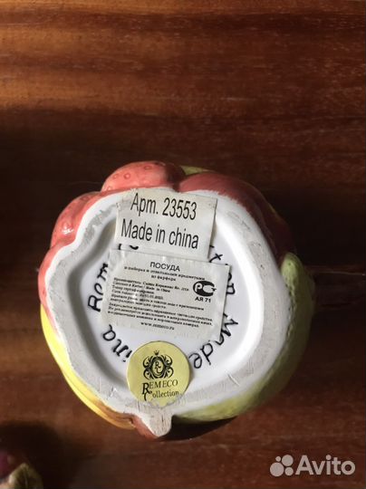 Сахарница и две чашки декоративные