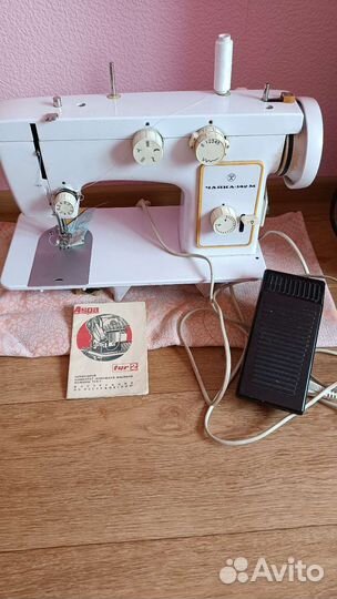 Швейная машина Чайка 142м
