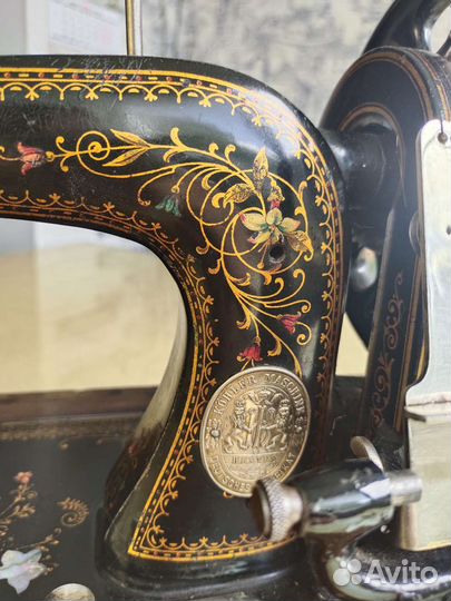 Машинка швейная старинная