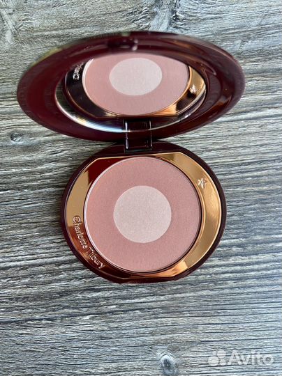 Румяна Charlotte Tilbury Cheek to Chic Swish & Pop