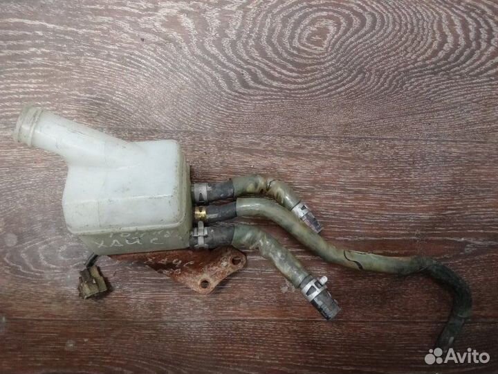 Бачок для тормозной жидкости Toyota Hiace KZH100