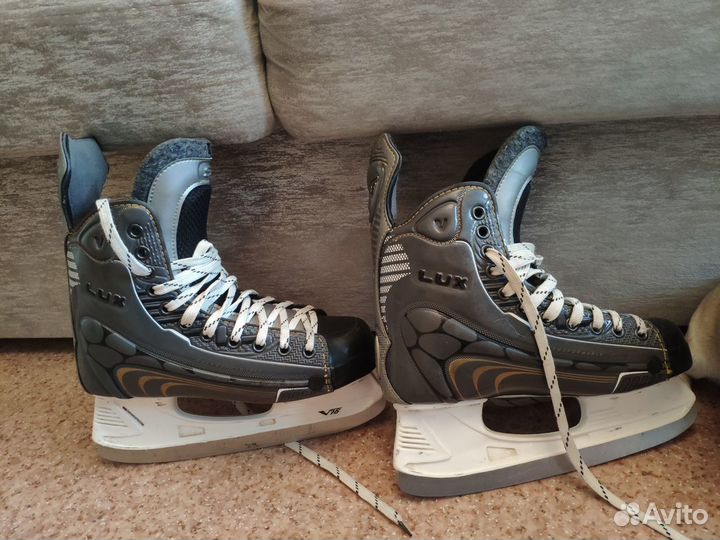 Коньки хоккейные полупрофессиональные V76(40 р.)