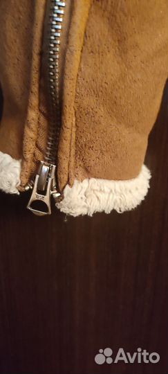 Рыжая маленькая курточка, очень симпатичная