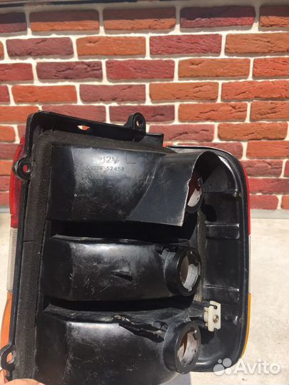 Задний фонарь Nissan Serena 91-93 г. в