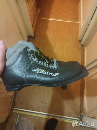 Лыжные ботинки