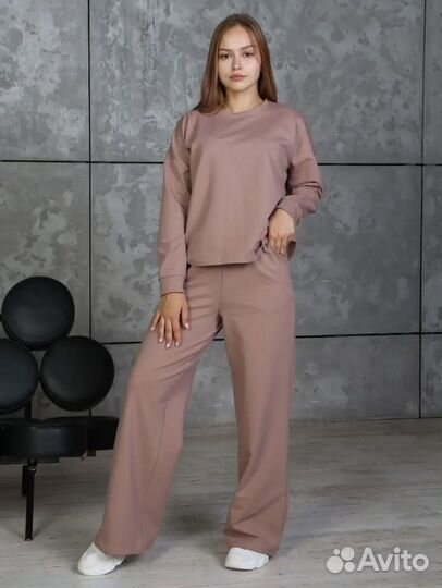 Спортивный костюм женский новый 42