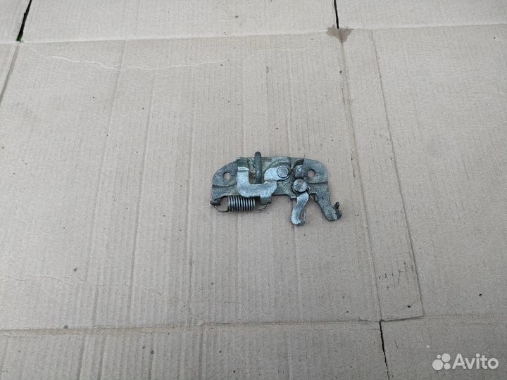 Замок багажника Mitsubishi Lancer 10