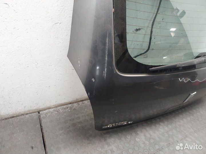 Крышка багажника Pontiac Vibe 2