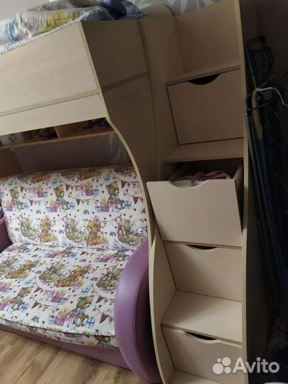 Двухъярусная кровать