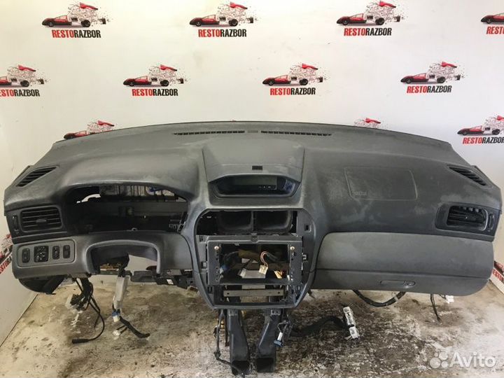 Торпедо Mitsubishi Space Wagon минивен 2 2000