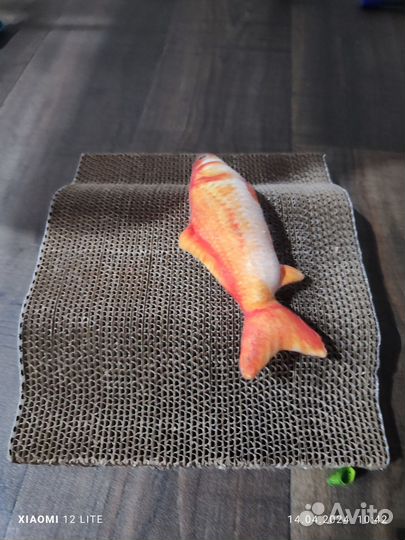 Когтеточка для кошек новая+ рыбка игрушка