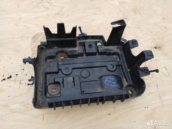 Площадка под Акб на Опель Корса Д