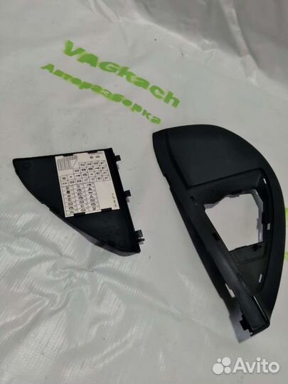 Заглушка предахранителей Volkswagen Golf 4