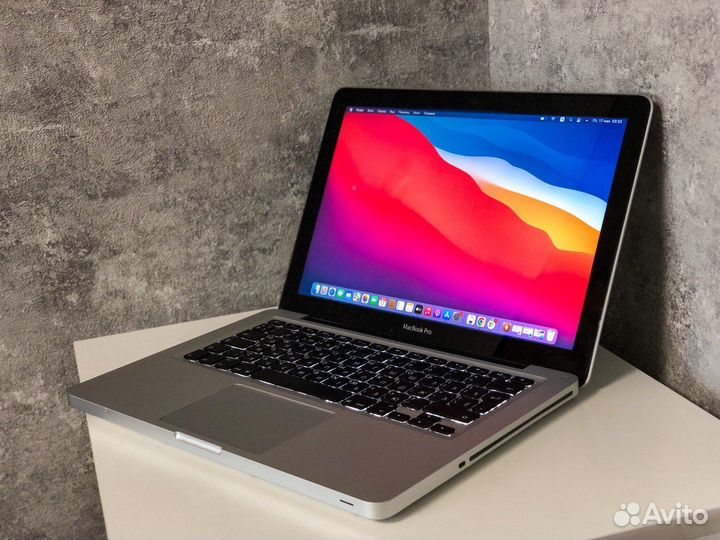 Мощный ноутбук Apple MacBook Pro 13 8/250 Core i5