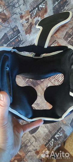 Перчатки боксерские, шлем, защита ног