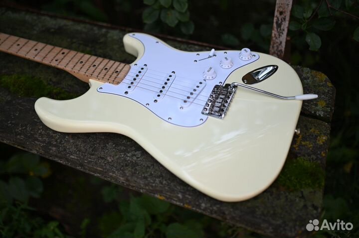 Fender Standard Stratocaster электрогитара