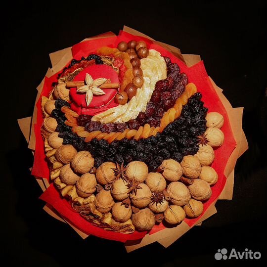 Букет из орехов и сухофруктов