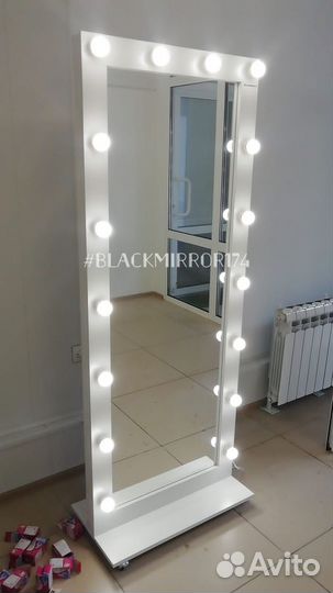 Новое ростовое зеркало на подставке с лампами
