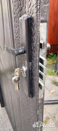 Дверь входная металлическая