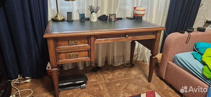 Письменный стол