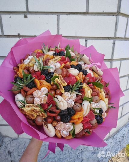 Букеты из орехов и сухофруктов