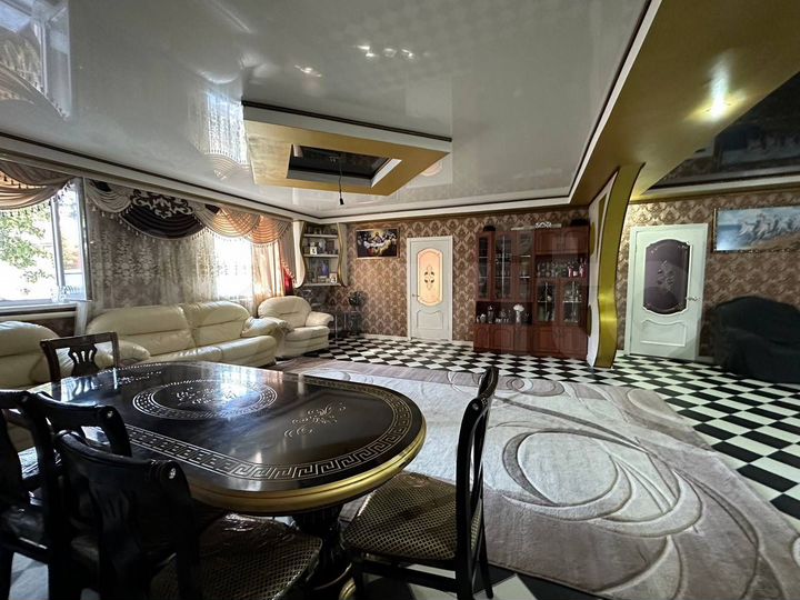 Дом 180 м² на участке 7,9 сот.