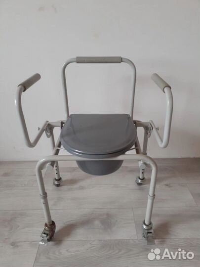 Санитарный стул туалет