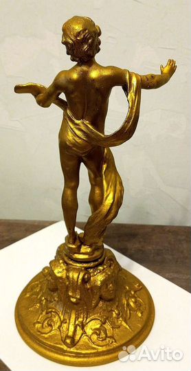 Антикварная статуэтка шпиатр юноша